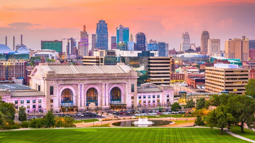 Kansas City skyline at sunset, seen from Liberty Memorial